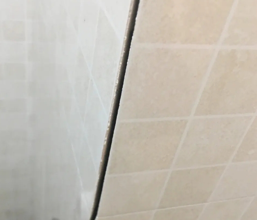 东台瓷砖空鼓维修公司分享阳台瓷砖脱落的修复过程可以分为以下几个步骤